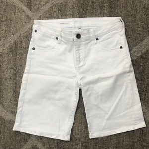 💘 White Bermuda Shorts